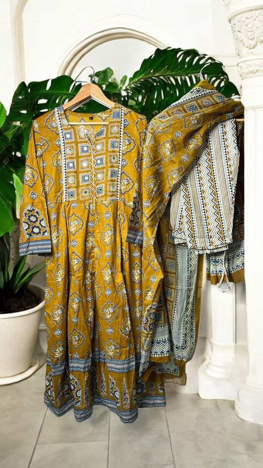 Sunehri Saanjh Suit