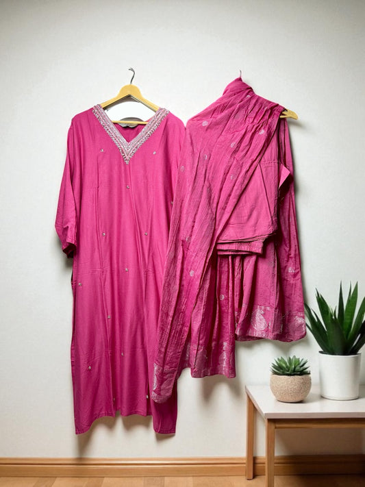 Chand Gulabi Suit