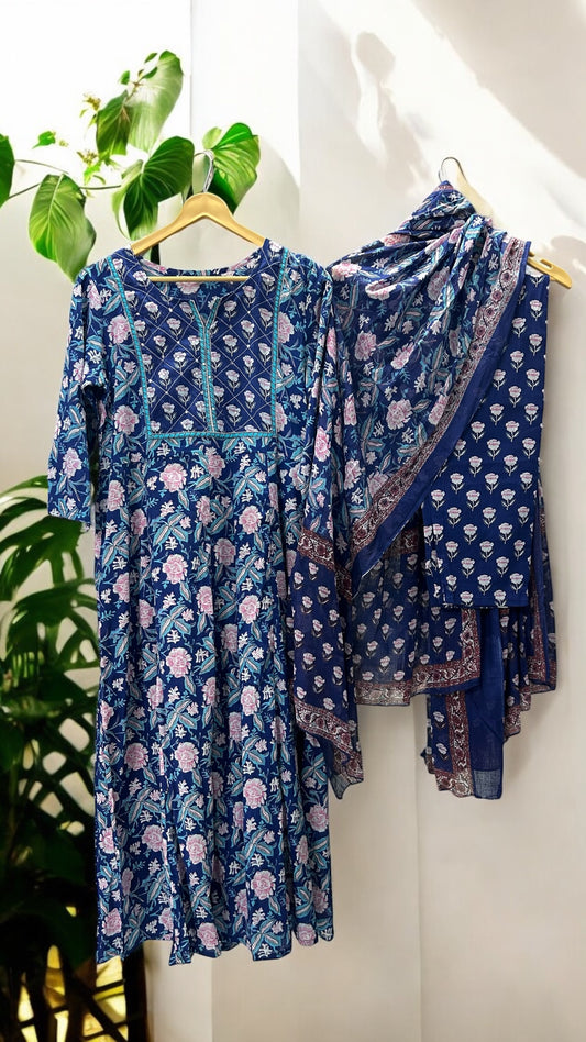 Neelkamal Blooms